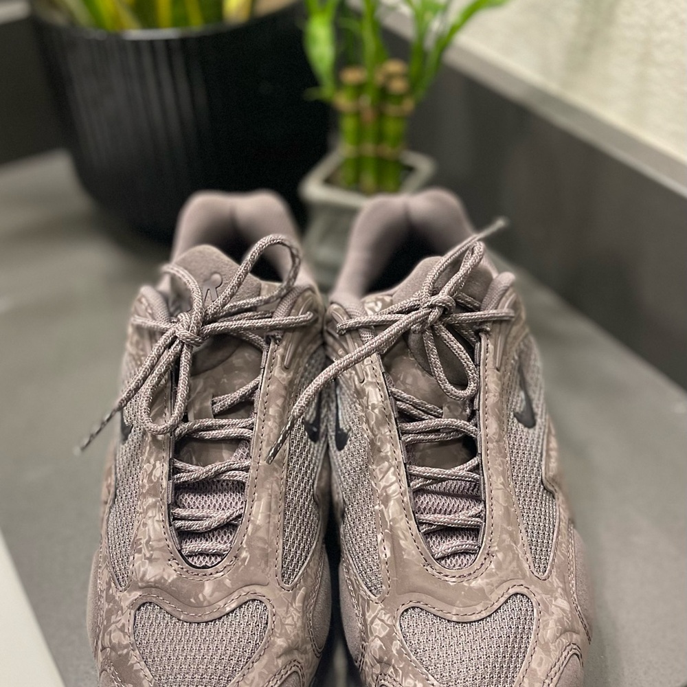 NIKE Air Max Muse Sneaker (Women) SIZE 7
Cave stone
No box Brand new - Picture 4 of 5